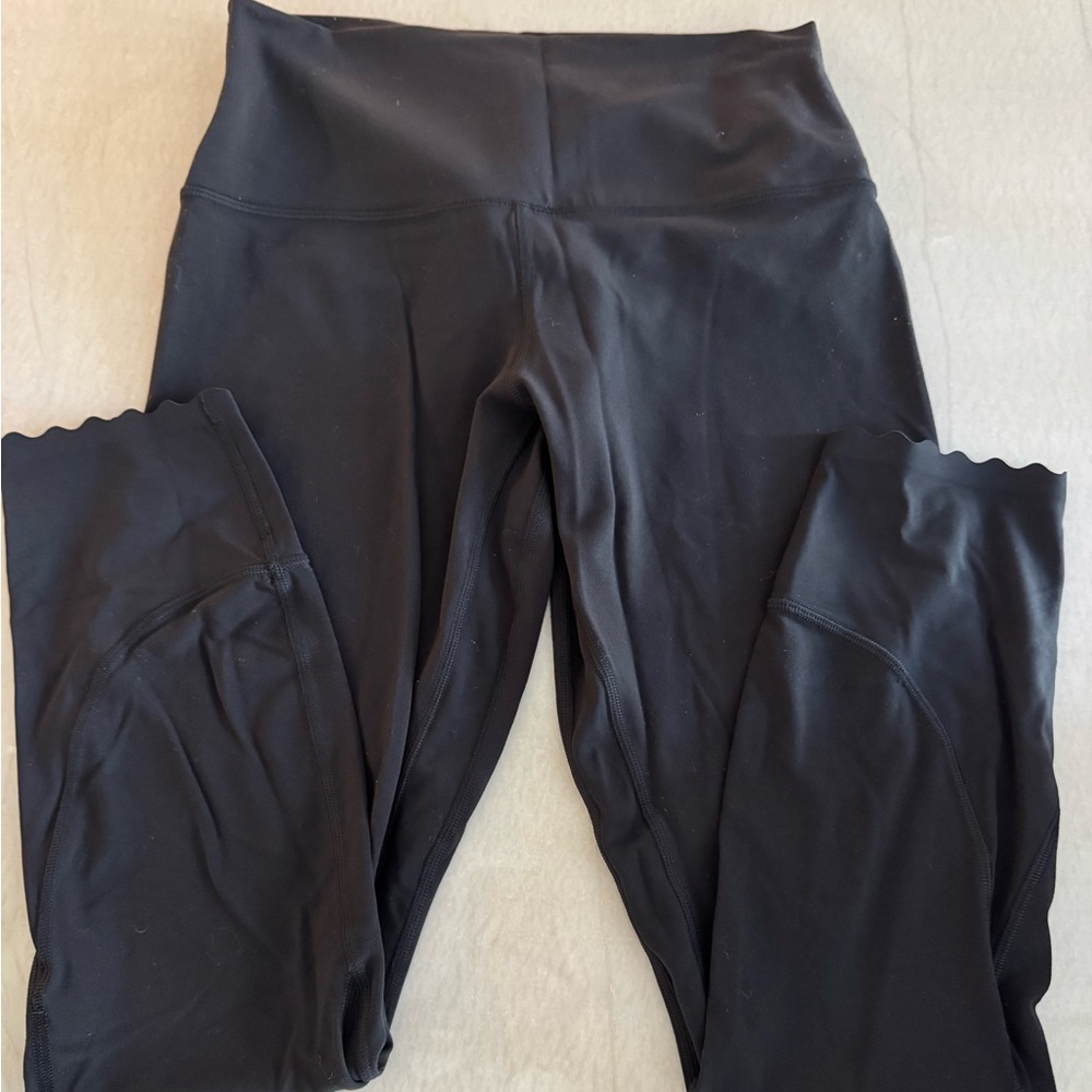 Lululemon Align Black scalloped hem leggings 25” size 8